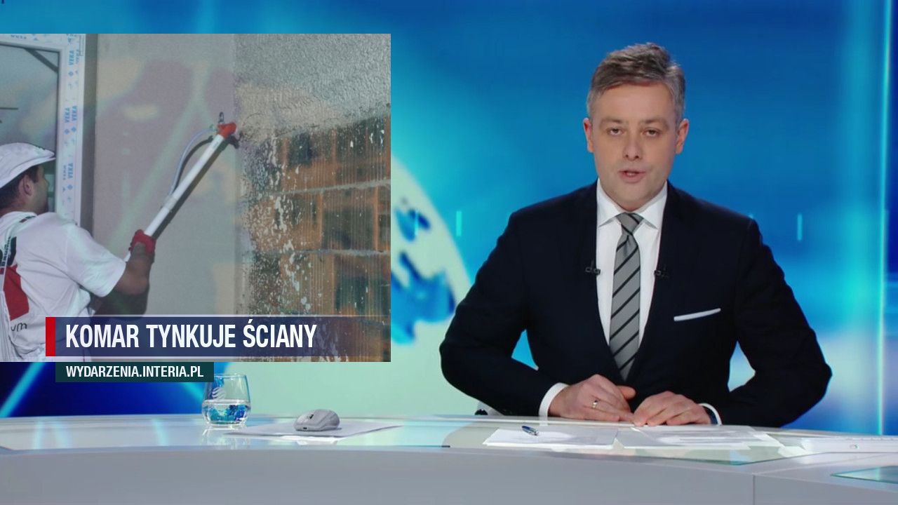 Komar tynkuje ściany 